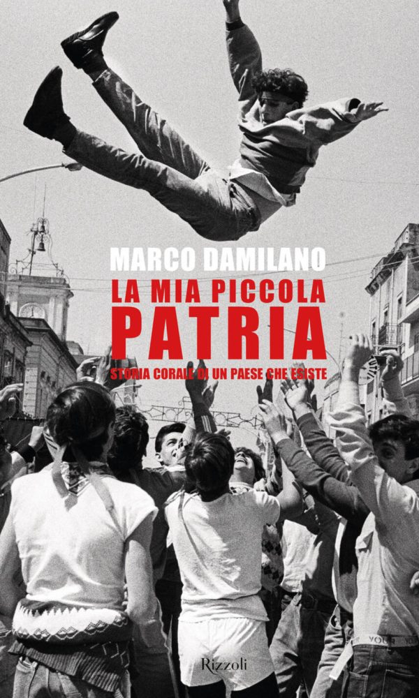 mia piccola patria. storia corale di un paese che esiste (la)