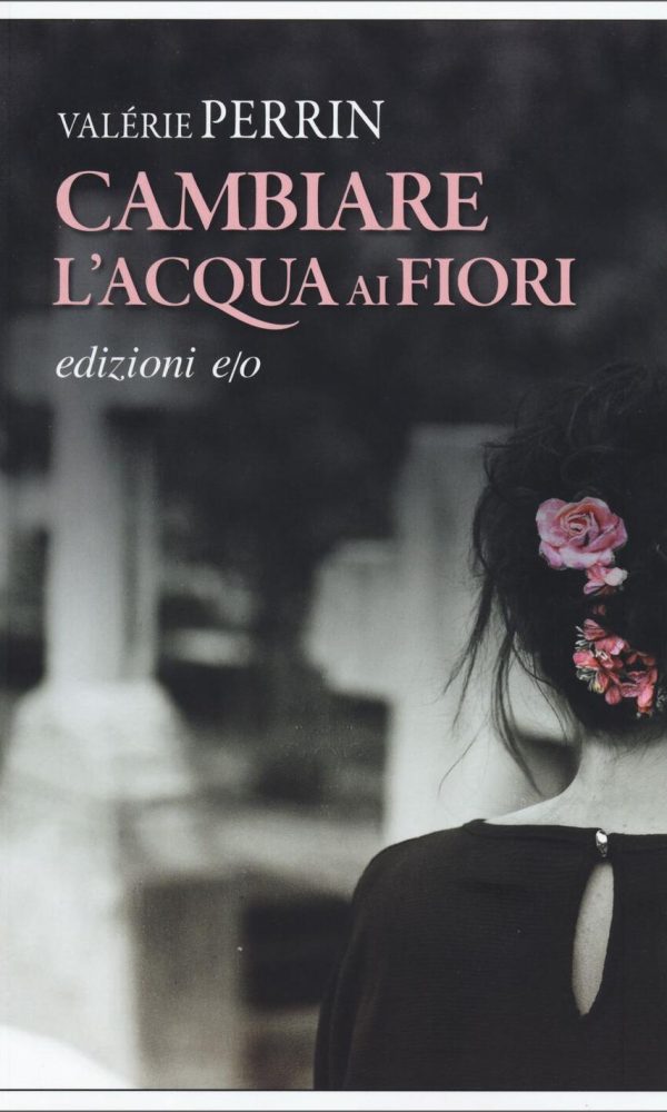 Cambiare l'acqua ai fiori
